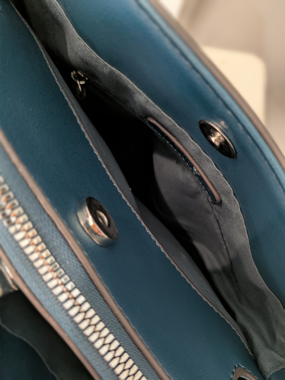 Ellen Tracy Quilted Crossbody Tote in Slate Blue-Excellent Condition - Picture 10 of 16